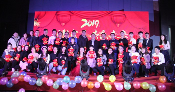 濟(jì)南誠(chéng)智商標(biāo)專(zhuān)利事務(wù)所有限公司2019年會(huì)-合影